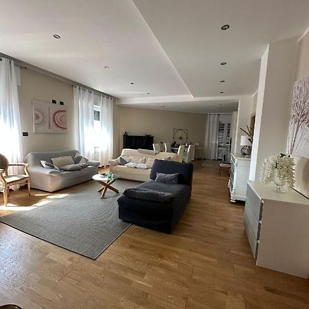 Luxury Center Appartment Novi Ligure Exteriör bild